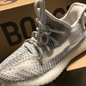 YEEZY BOOST 350 V2